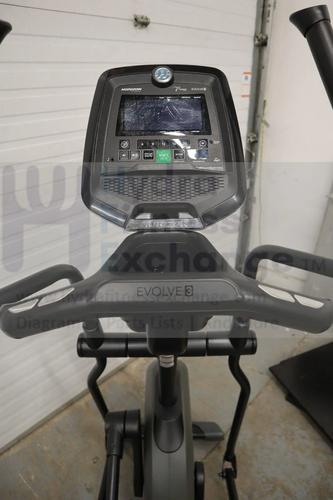 Horizon Fitness Evolve 3 EP583B Folding Elliptical - Image 4