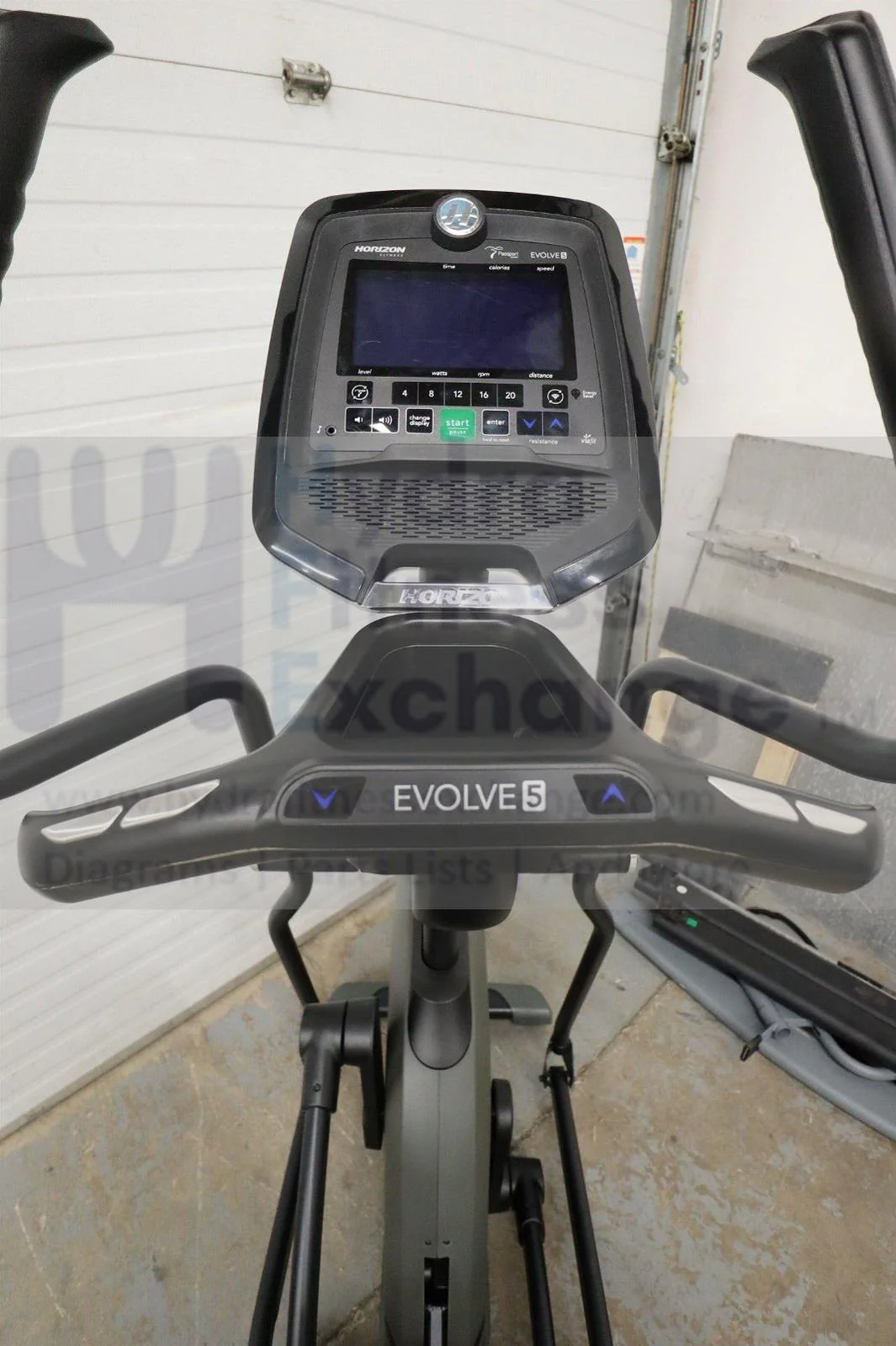 Horizon Fitness Evolve 5 Space Saver EP584B Folding Elliptical - Image 4