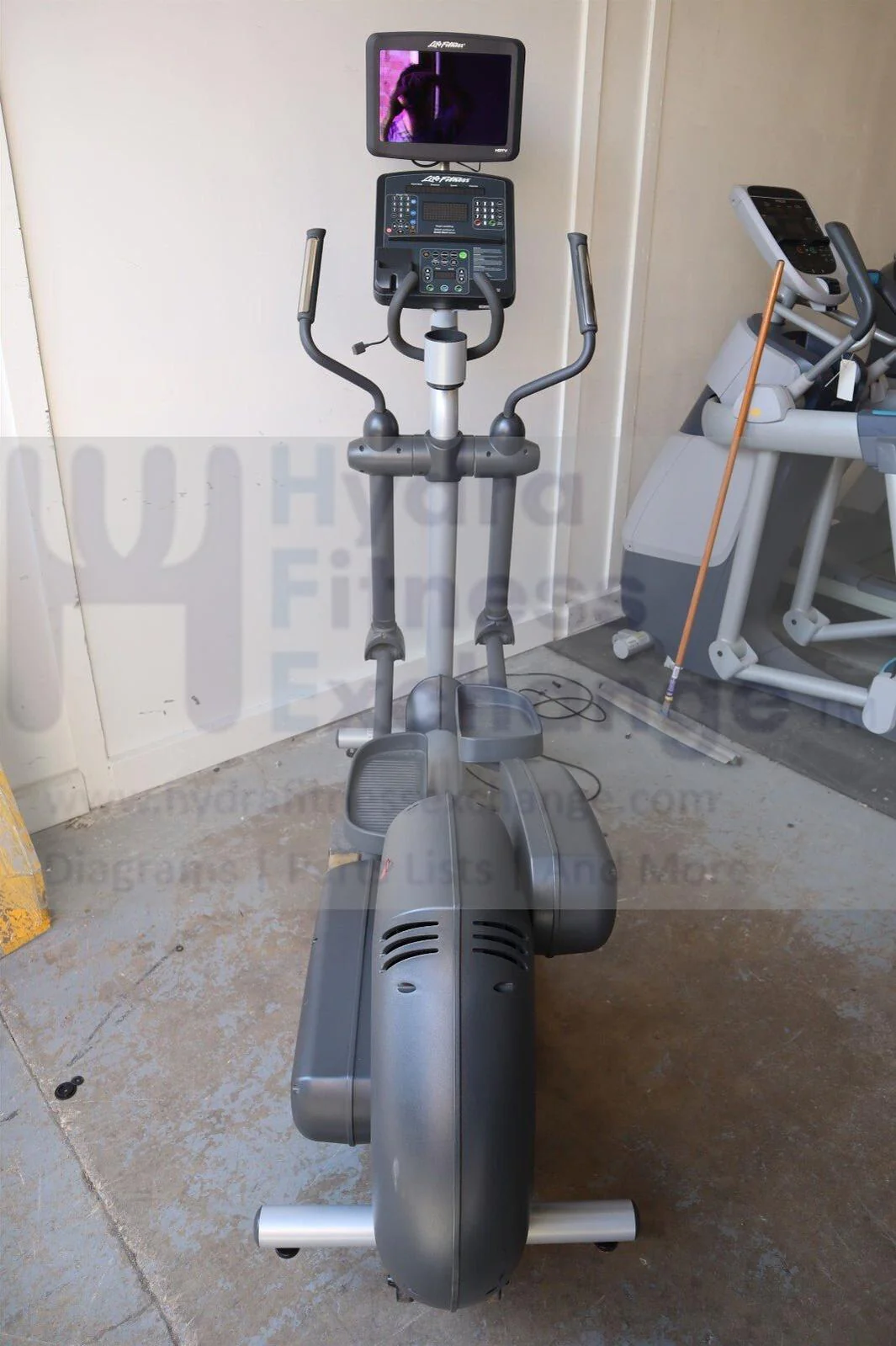 Life Fitness CLSX Club Series Integrity CXX141 Elliptical - Image 2