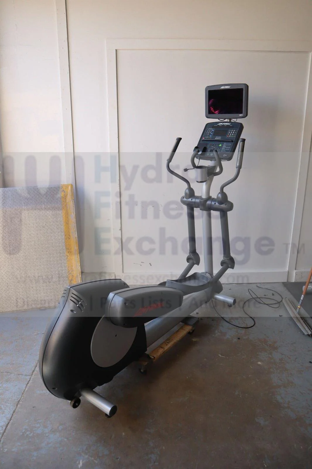 Life Fitness CLSX Club Series Integrity CXX141 Elliptical - Image 3