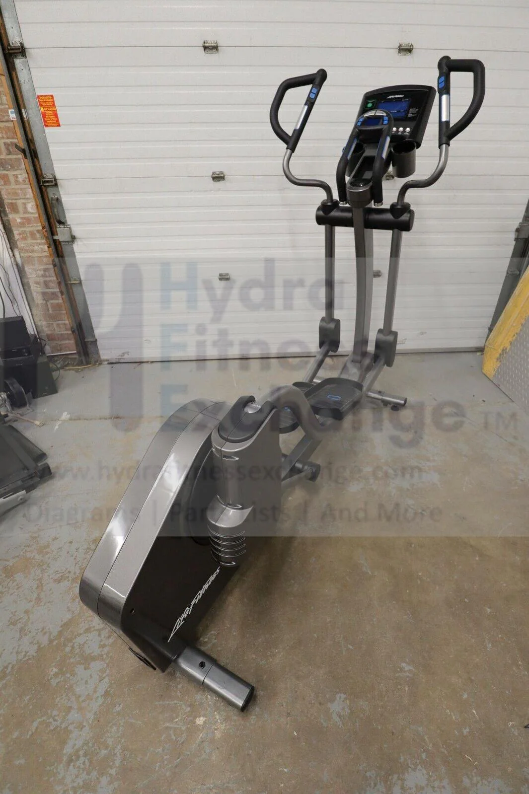 Life Fitness E5 Cross Trainer W/Go Console E5X061 Adjustable Stride Elliptical - Image 4