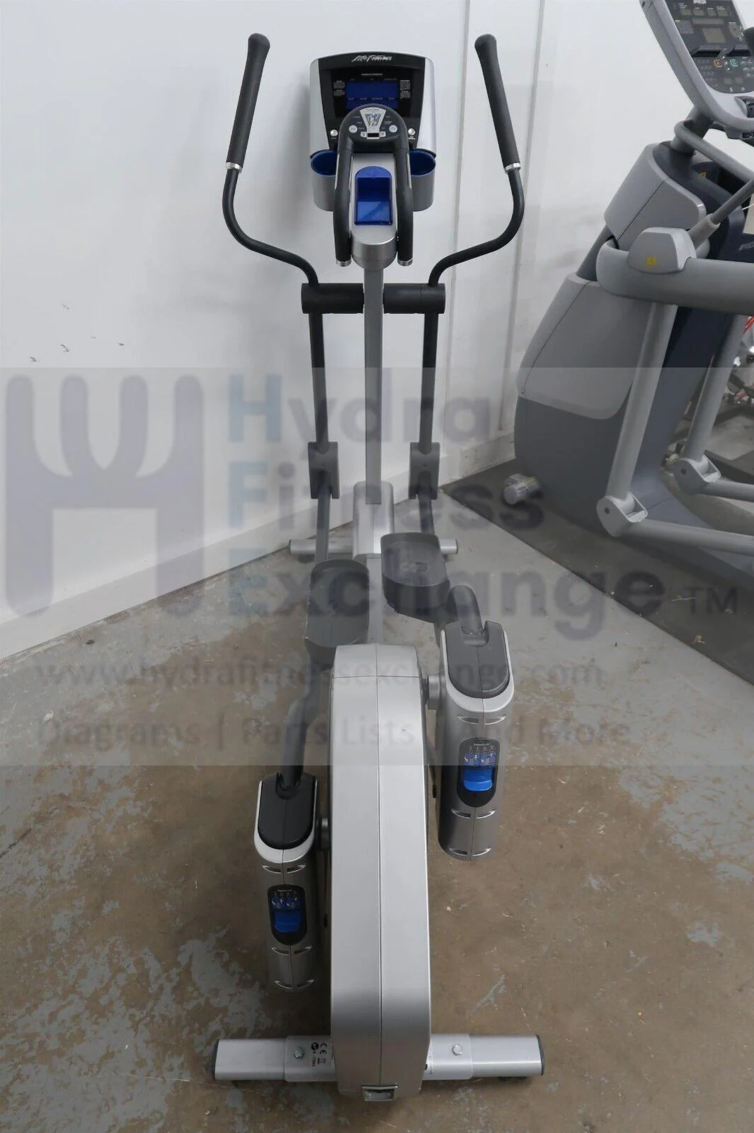 Life Fitness X5 W Advanced Console X5-XX00-0403 Adjustable Stride Elliptical - Image 3