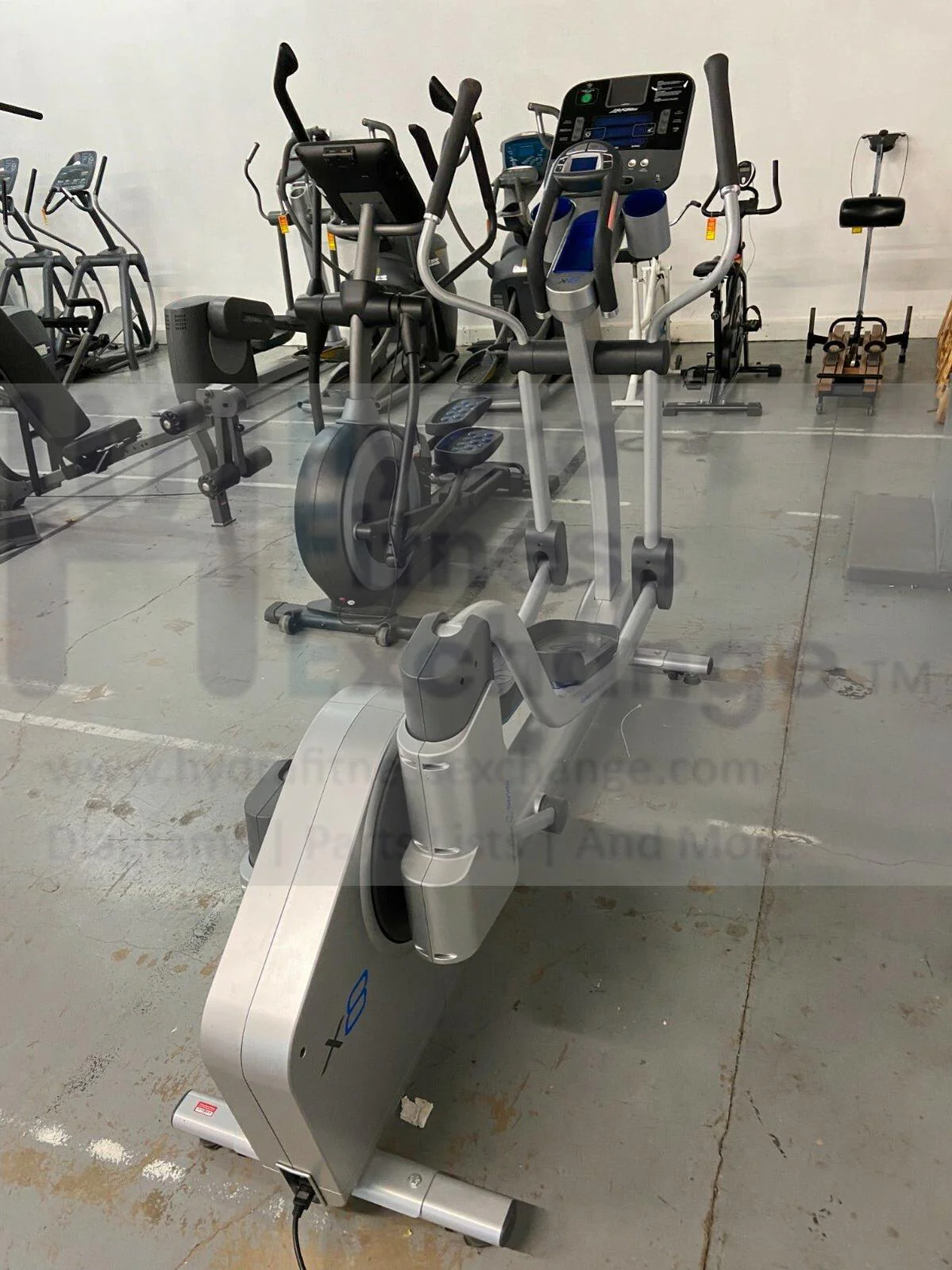 Life Fitness X8 Adjustable Stride w/ Track + Console Elliptical Trainer - Image 2