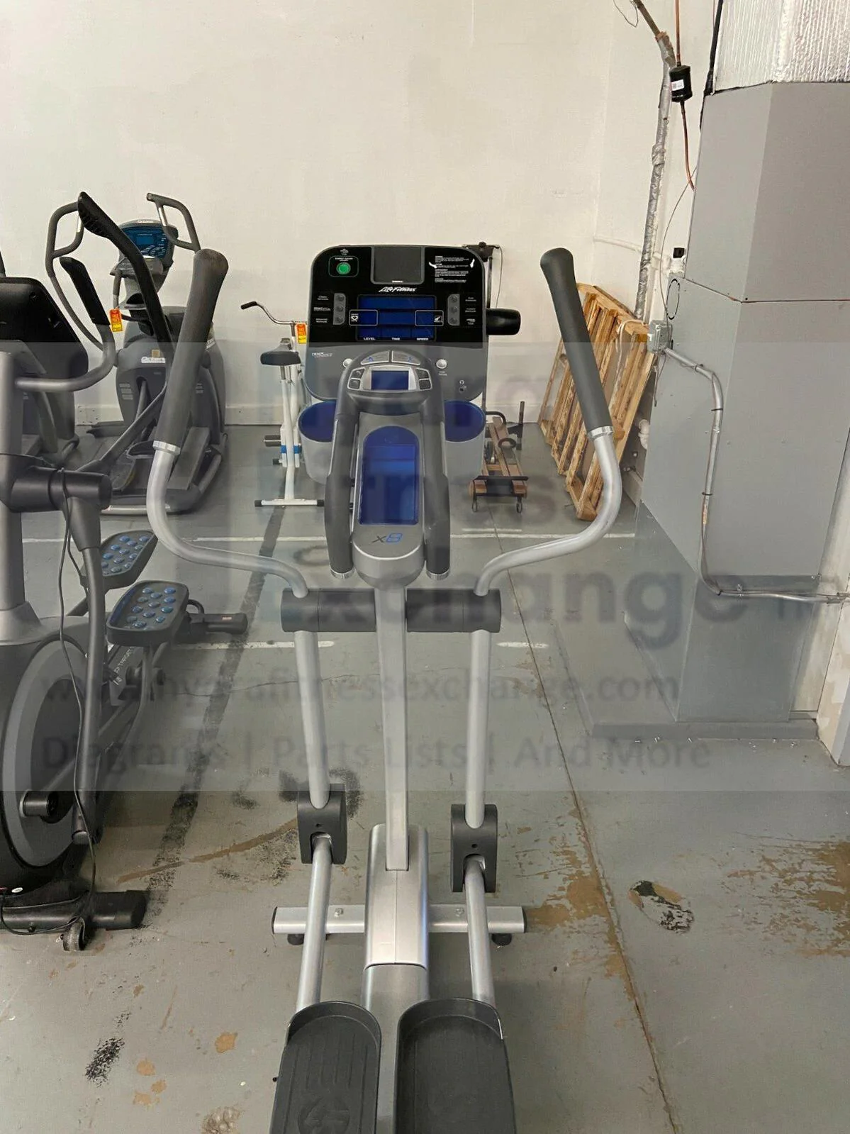 Life Fitness X8 Adjustable Stride w/ Track + Console Elliptical Trainer - Image 3