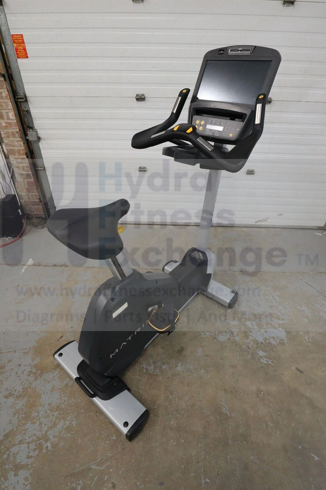 Matrix U7X (HURESAC-7XE-05-C Console) CB9219 Upright Stationary Bike - Image 2