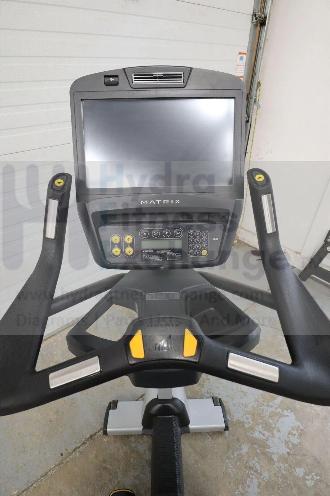 Matrix U7X (HURESAC-7XE-05-C Console) CB9219 Upright Stationary Bike - Image 4