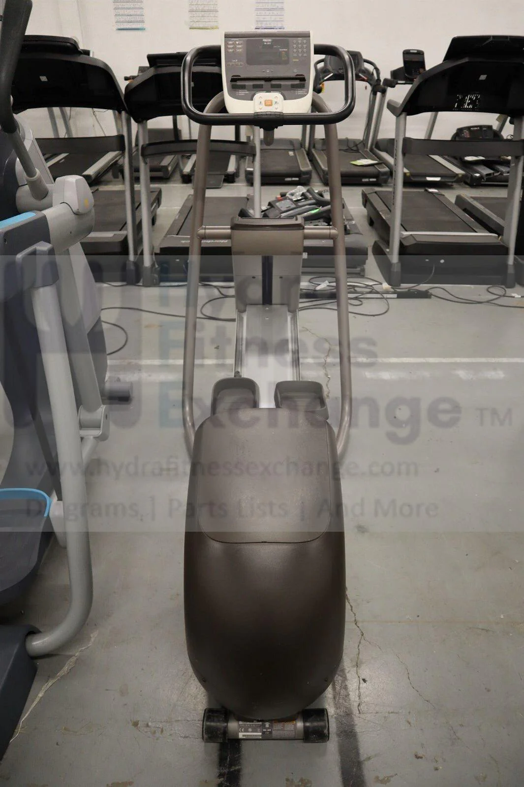 Precor EFX 5.31 AMWEB0 Adjustable Inline Elliptical - Image 2