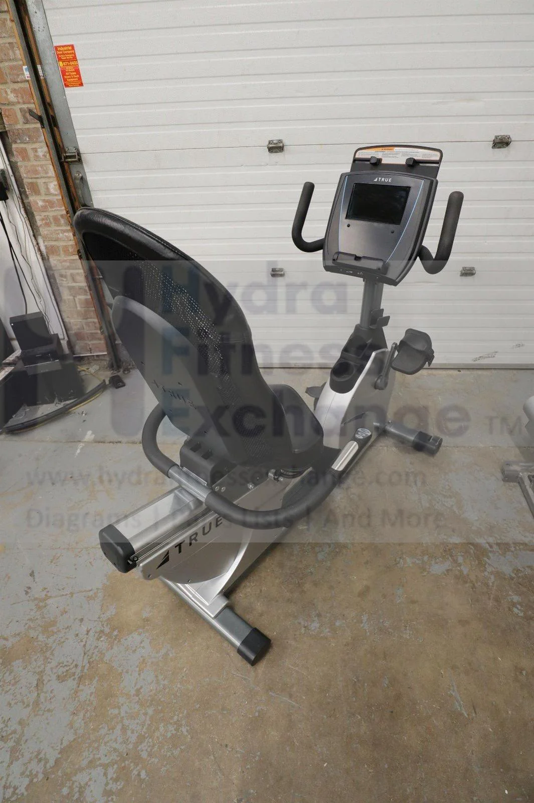True Fitness ES700 - RES700-19 ES700R9T Recumbent Stationary Bike - Image 2