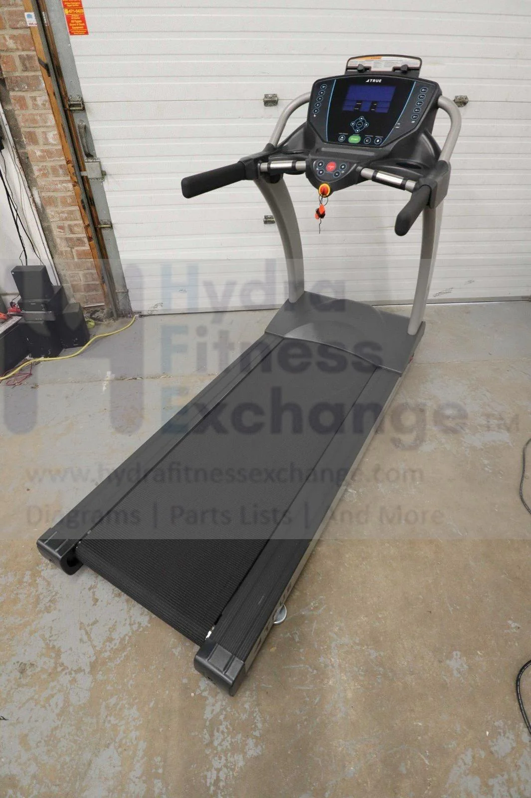 True Fitness Performance 300 TPS300-19 Non Folding Treadmill - Image 2