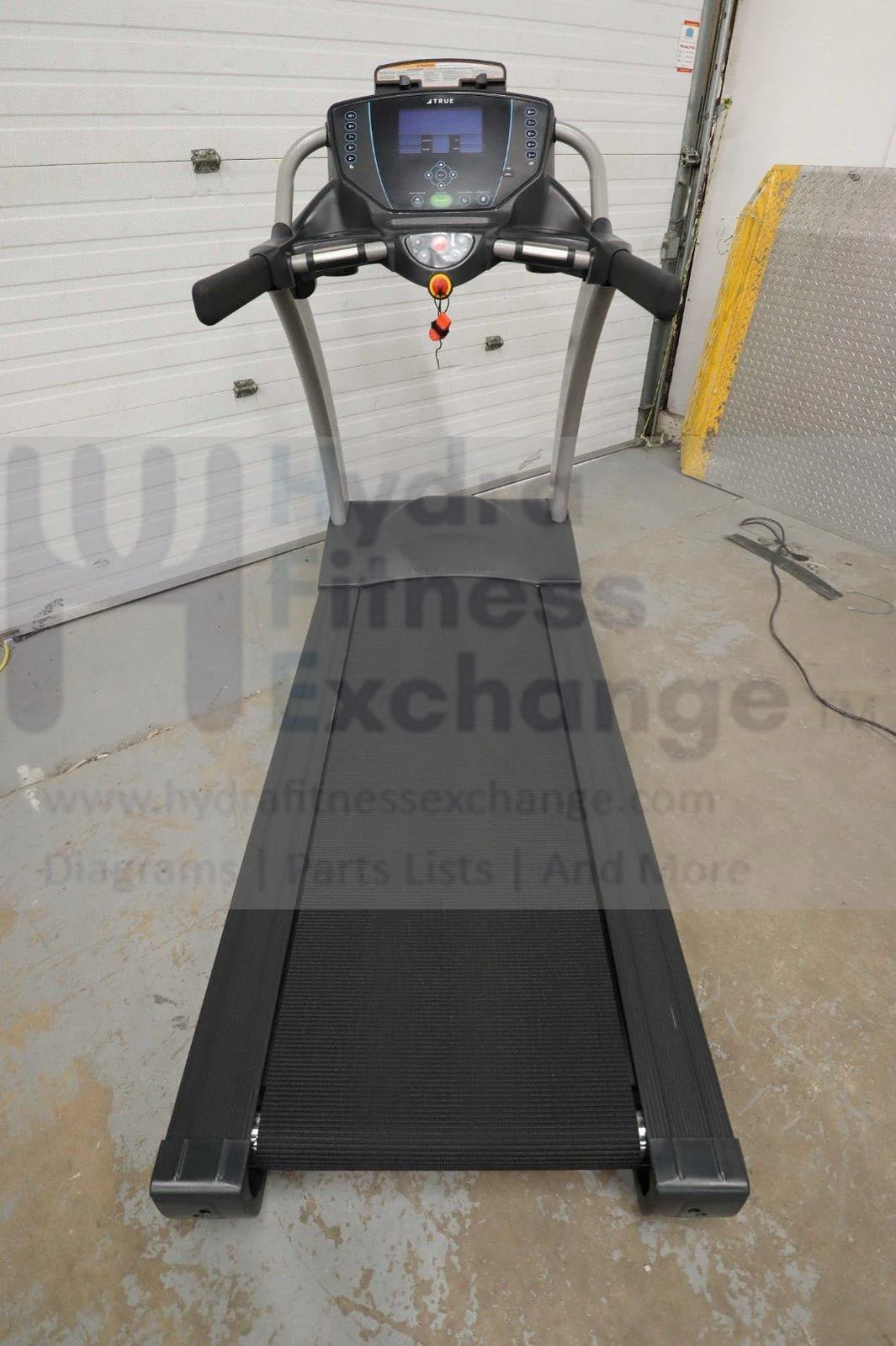True Fitness Performance 300 TPS300-19 Non Folding Treadmill - Image 3