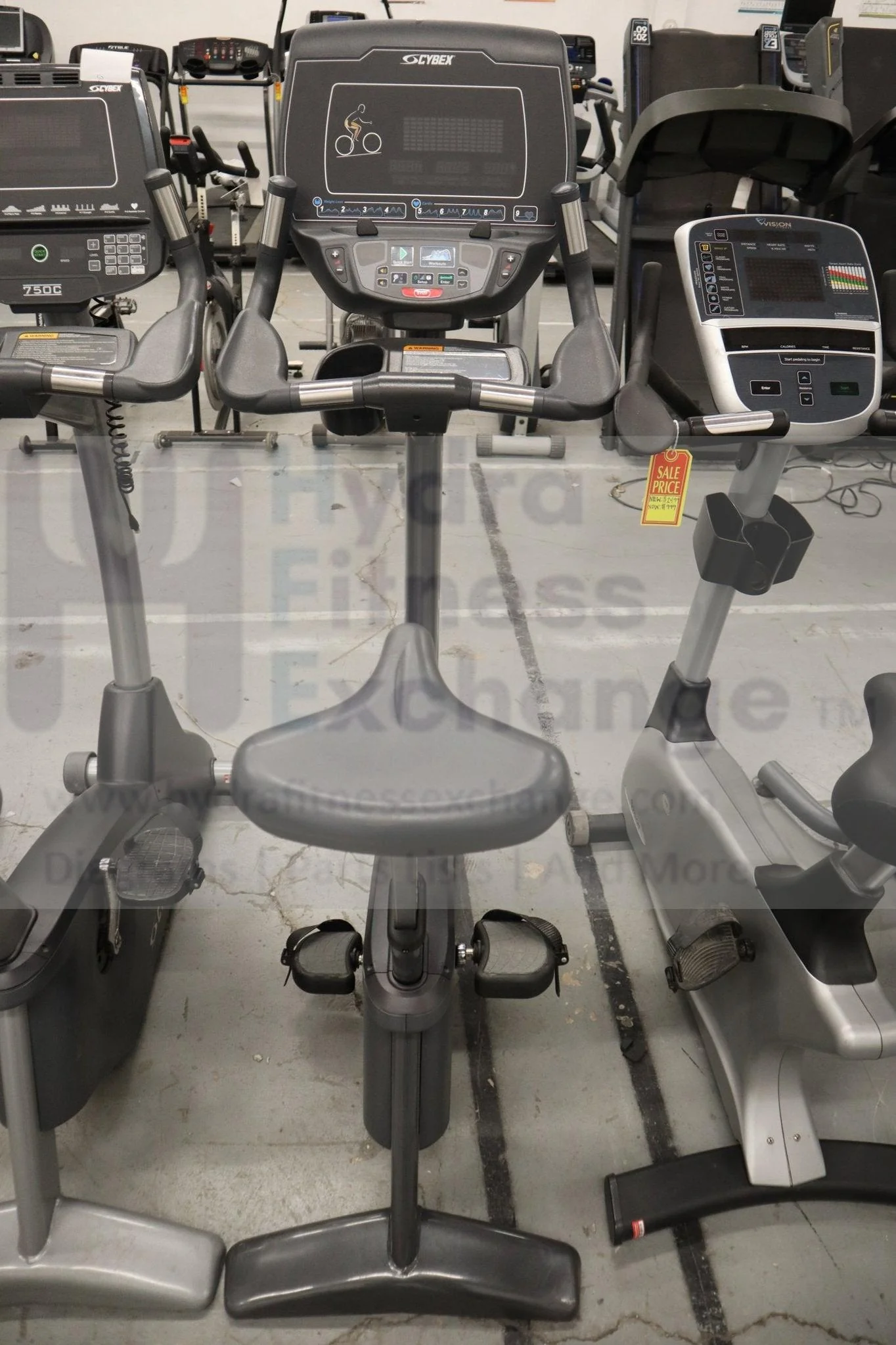 Used Cybex 625C M0420 Upright Commercial Stationary Bike For Home Gym