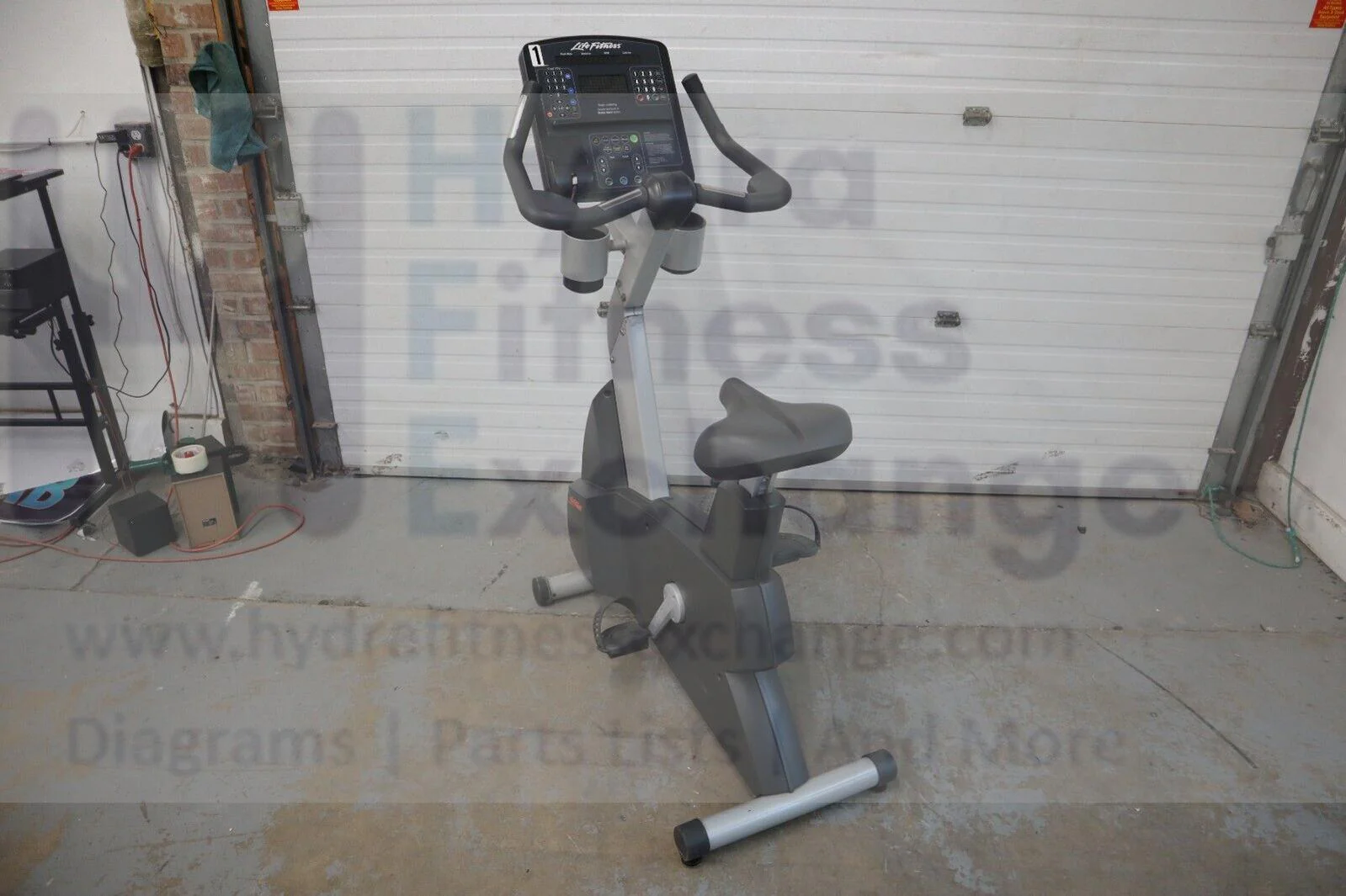 Used Lfie Fitness Commercial Upright CLSC Bike For Home Gym