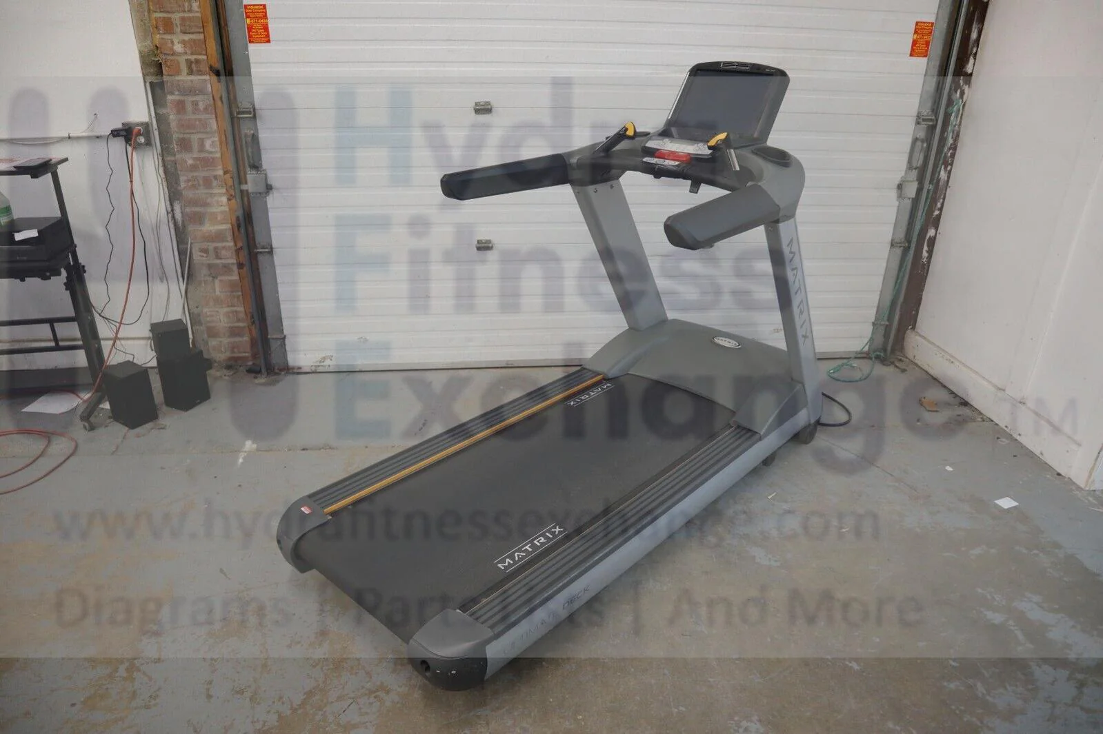 Used Matrix T7xe 2012 FTM501E Non Folding Commercial Treadmill For Home Gym