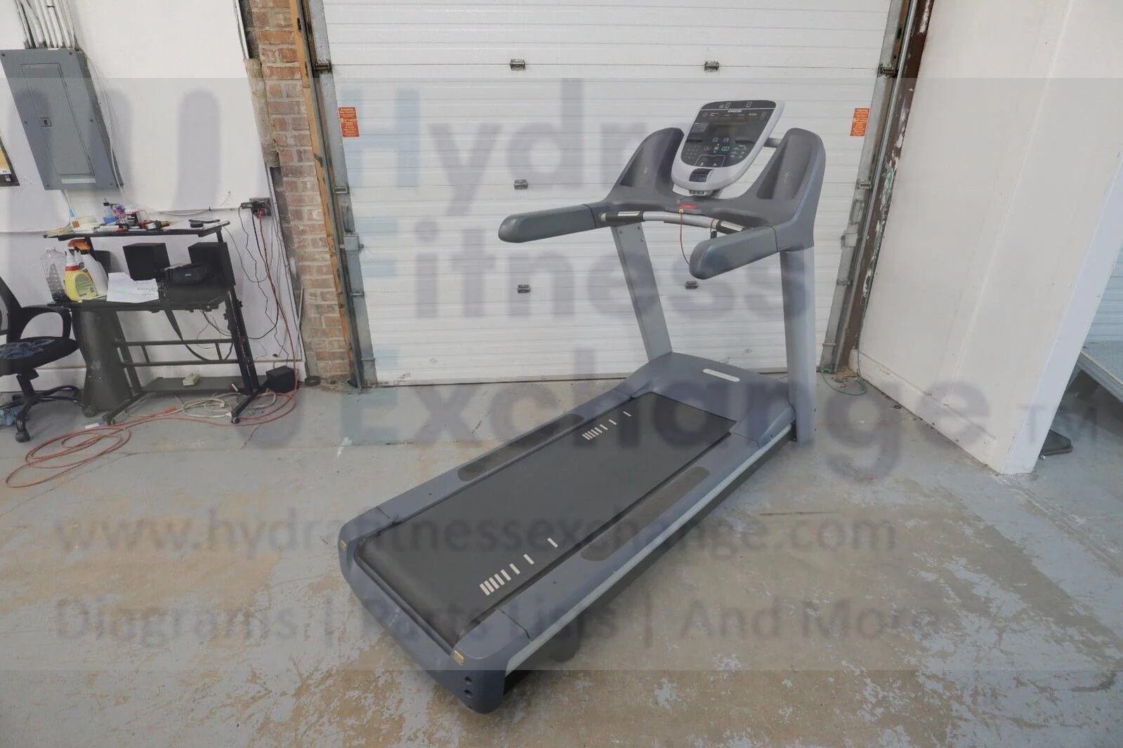Used Precor TRM833 TRM 833 w P30 Console A837 Non Folding Commercial Treadmill - Image 3